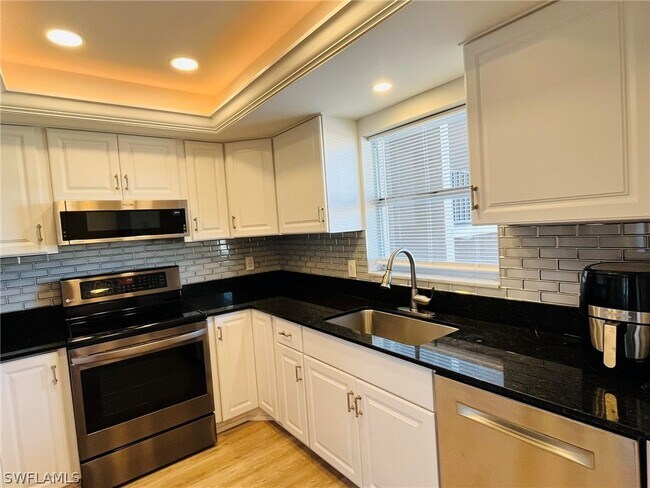 Building Photo - 4912 Tamiami Trl E