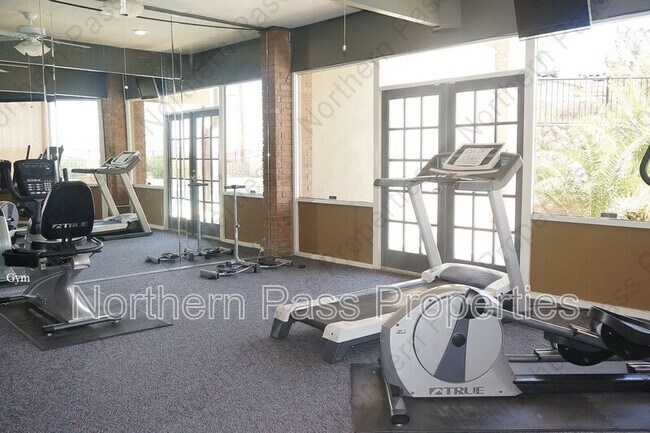 Building Photo - 4433 N Stanton St