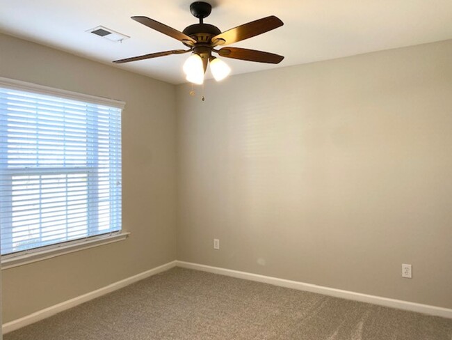 Building Photo - NEWLY UPDATED TWO BEDROOM HOME IN GATED IR...