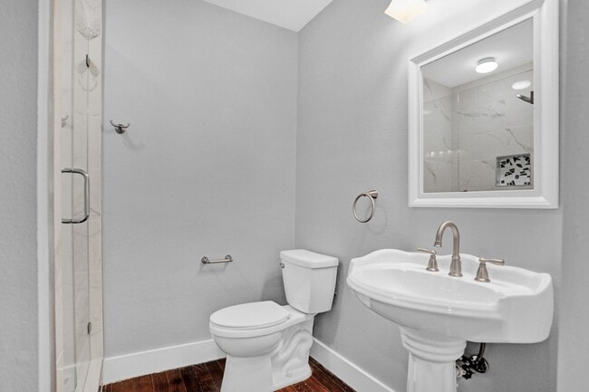 Building Photo - Cutest Cottage available Now in McKinney!