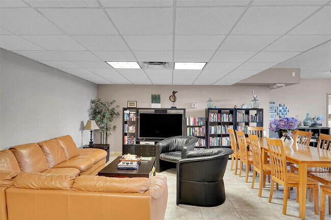 Building Photo - 1401 S Ocean Dr