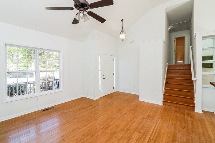 Building Photo - 305 Brook Ct