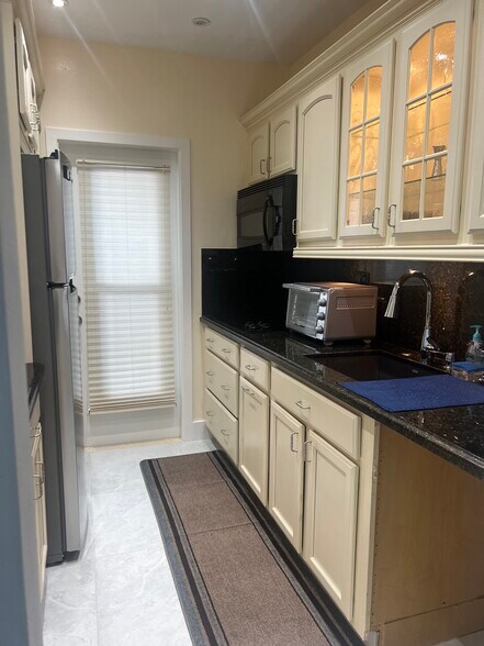 Building Photo - 3135 S Ocean Dr