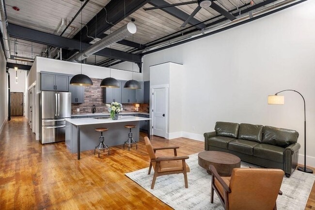 Building Photo - 200 Barrett St