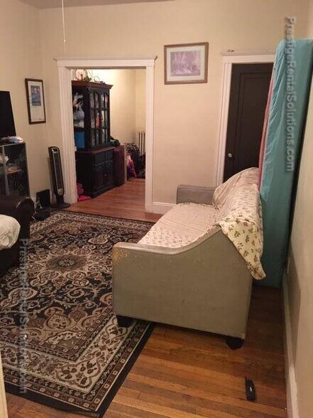 Building Photo - 1140 River St