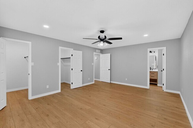 Building Photo - 243 Woodhurst Dr