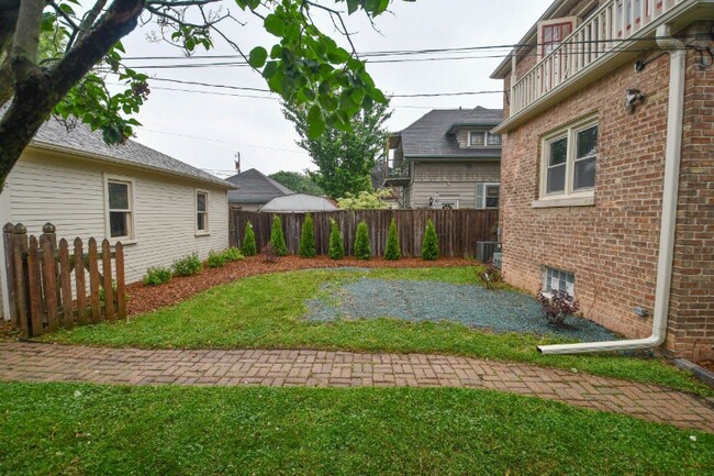 Building Photo - 3151 S Quincy Ave