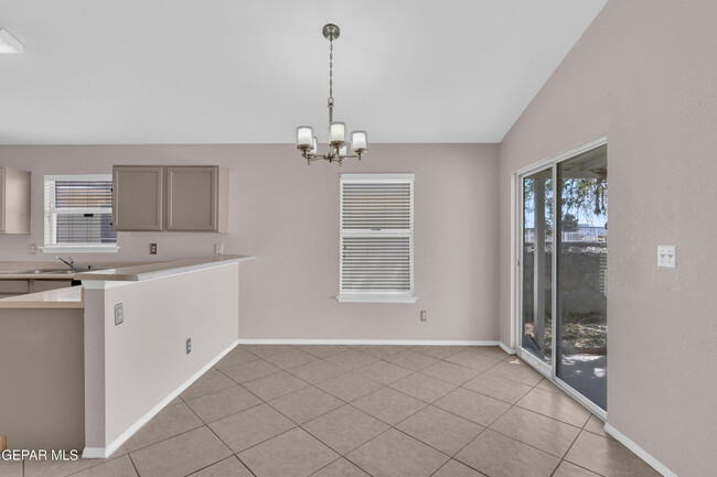Building Photo - 11868 Oak Crossing Dr