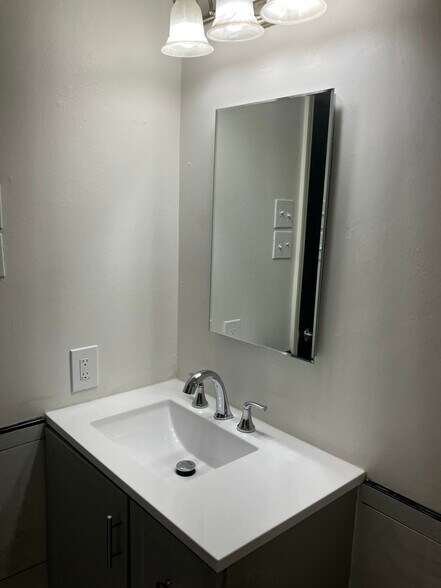 Building Photo - 23 Rosemunn Dr