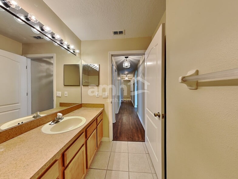 Building Photo - 11514 Pineloch Loop
