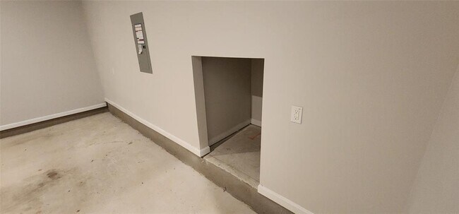 Building Photo - 336 Banyon Dr