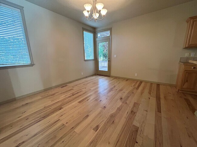 Building Photo - Impressive Home w/ 6 Bedrooms, Full Finished Basement, Lawn Care Included!