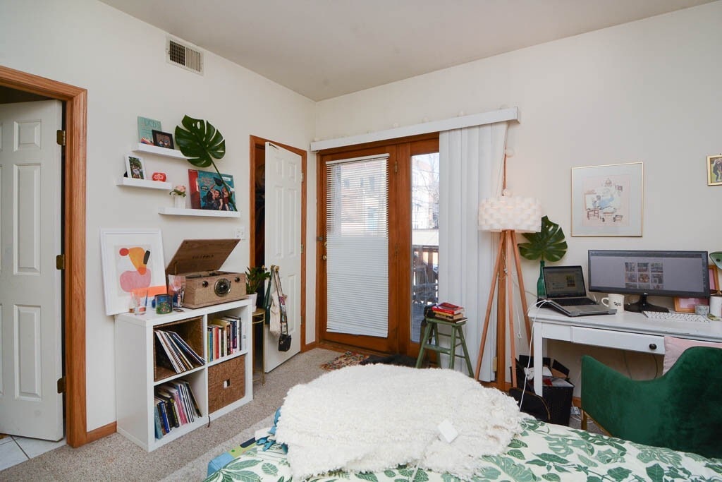 Building Photo - 1351 N Wolcott Ave