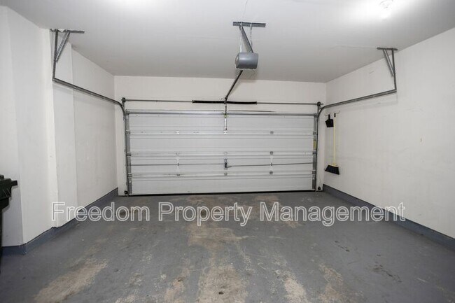 Building Photo - 16021 Pitner St