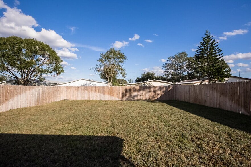 Building Photo - 80 Lake Daisy Blvd