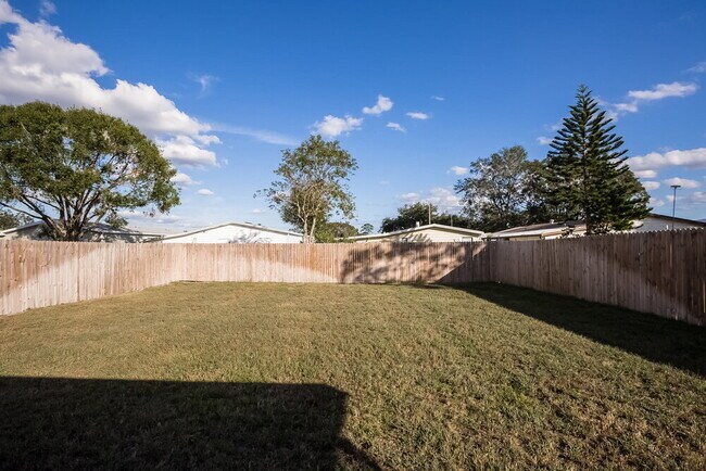 Building Photo - 80 Lake Daisy Blvd