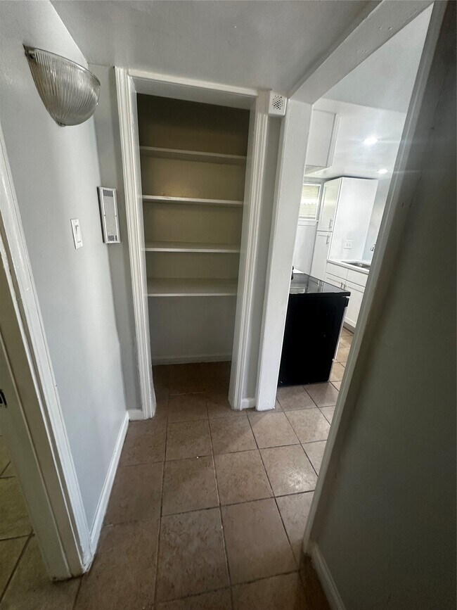 Building Photo - 8110 Albacore Dr