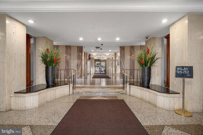 Building Photo - 1121 University Blvd W