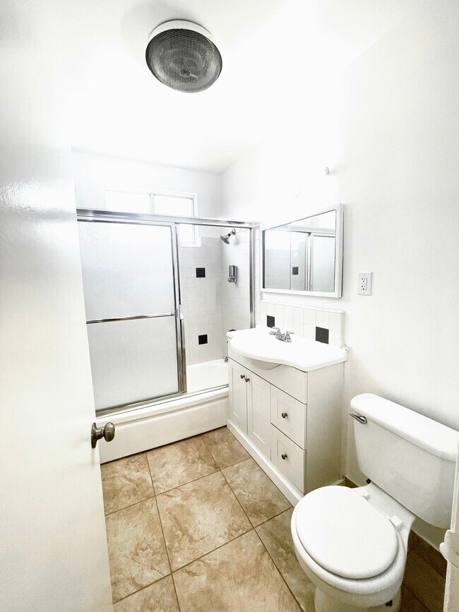 Bathroom - 2030 S Preuss Rd
