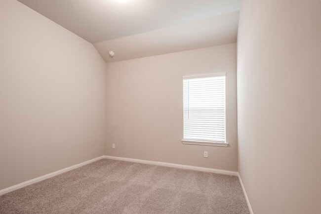 Building Photo - 3918 Sugardale St