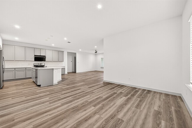 Building Photo - 1107 Lakes Edge Ln