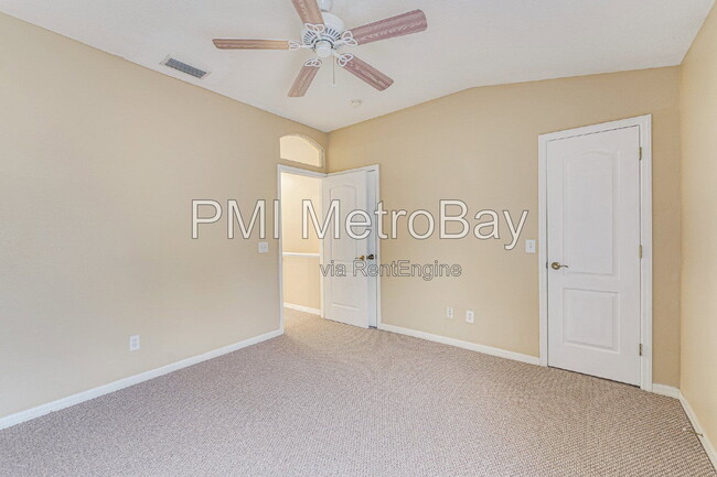 Building Photo - 15706 Fishhawk Falls Dr