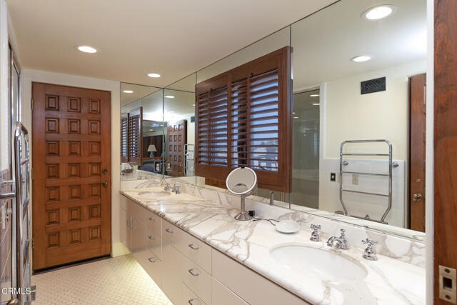 Building Photo - 3265 Ocean Dr