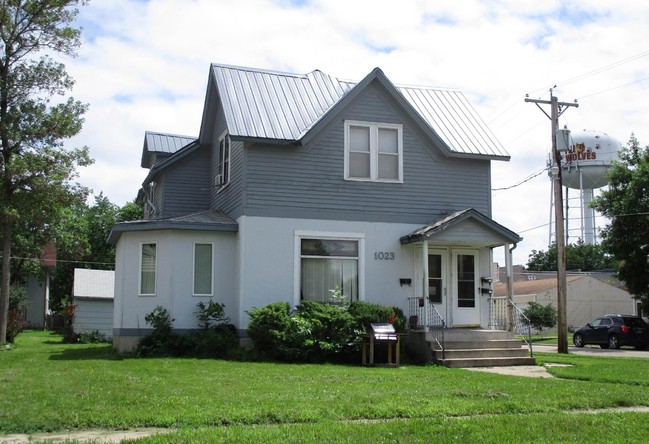 Primary Photo - 1023 S Lincoln St