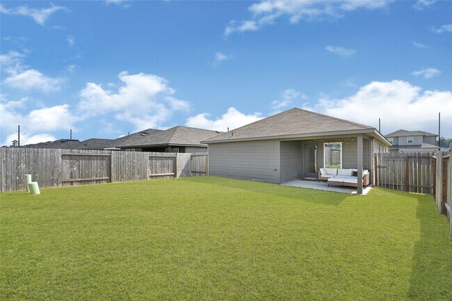 Building Photo - 24323 Elmwood Falls Dr