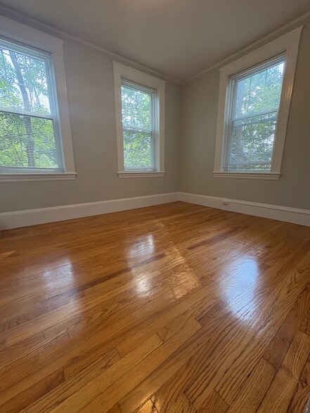 Building Photo - 156 Summer St