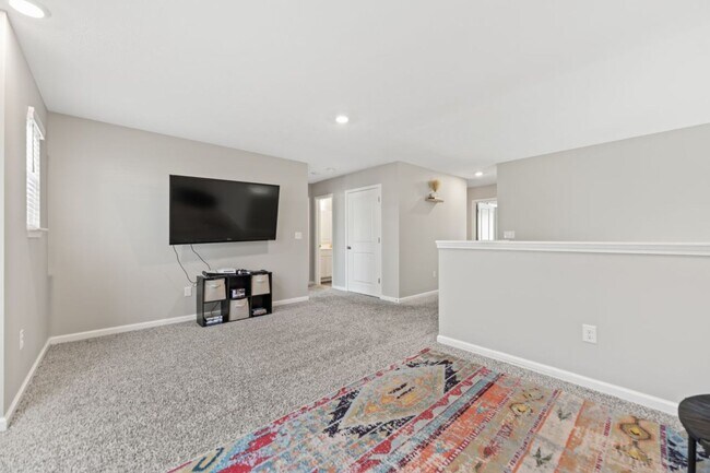 Building Photo - 8609 Warbler Br Wy
