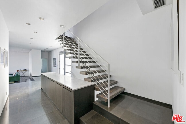 Building Photo - 21766 Azurelee Dr