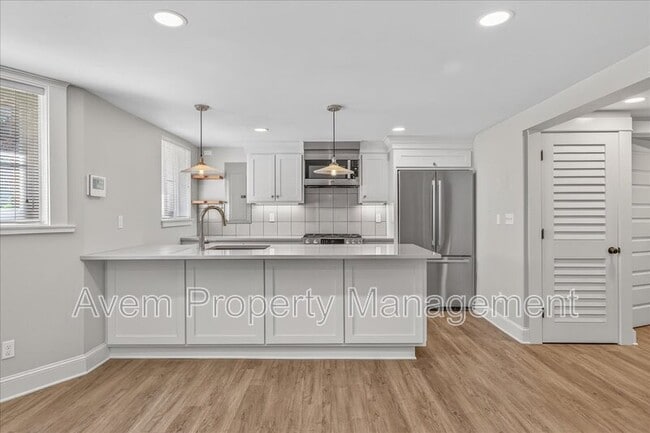 Building Photo - 1705 NW 25th Ave