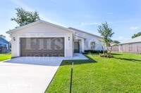 Building Photo - 1750 SW Apache Ave