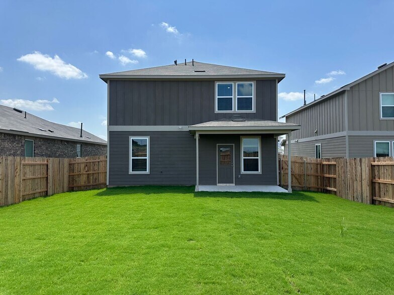 Building Photo - 401 Kapok St