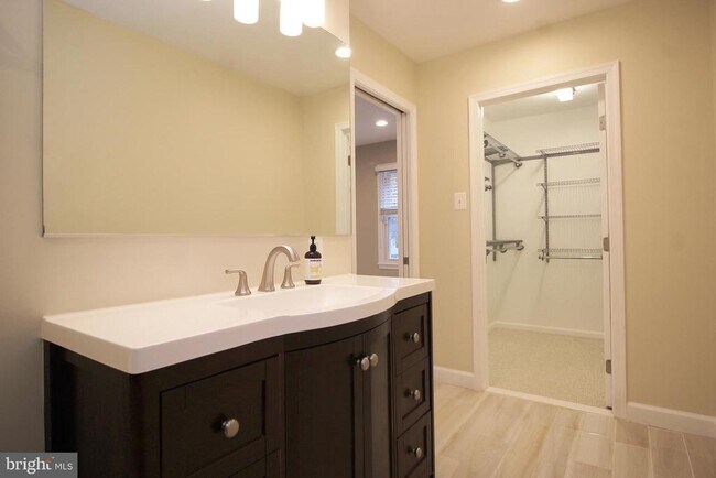 Building Photo - 4500 Lantern Pl