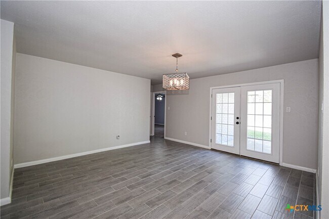 Building Photo - 205 Tanglewood Rd
