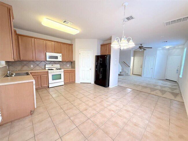 Building Photo - 16100 S Great Oaks Dr