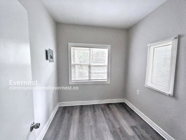 Building Photo - 1512 Haven Dr N