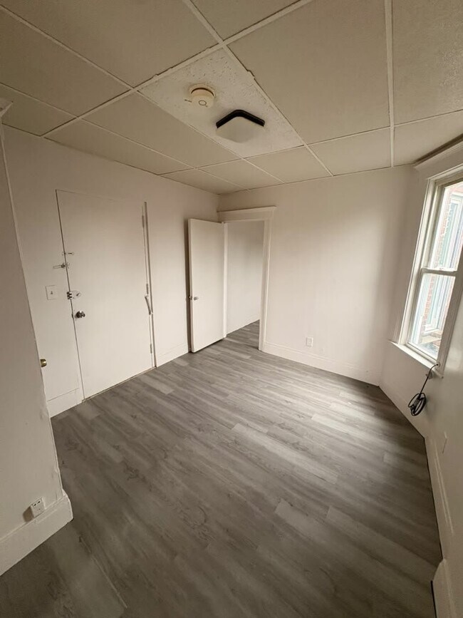 Building Photo - 30 E Main St