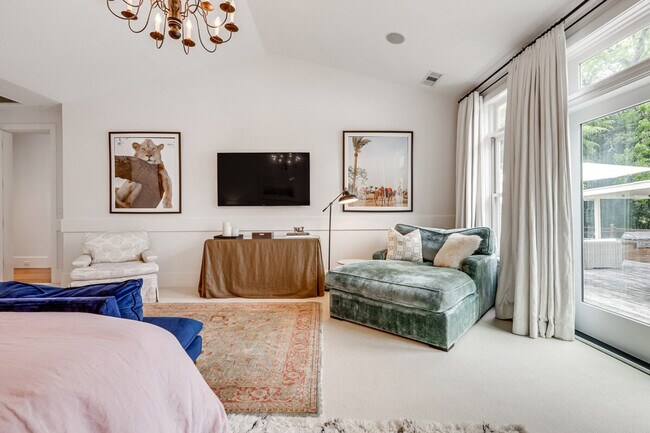 Building Photo - 6256 Dry Creek Rd