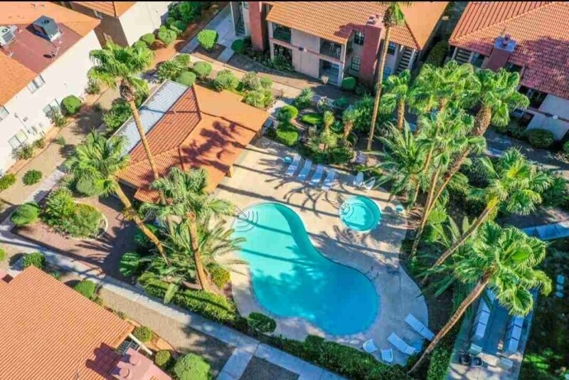 Building Photo - 5576 W Rochelle Ave.