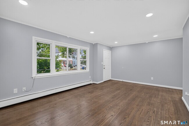 Building Photo - 41 Admiral St