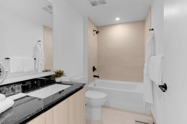 Building Photo - 225 N Miami Ave