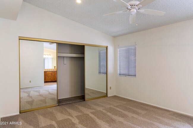 Building Photo - 966 E Morningstar Ln