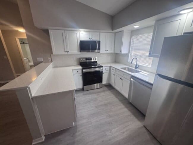 Building Photo - 2412 Vernon Ave S