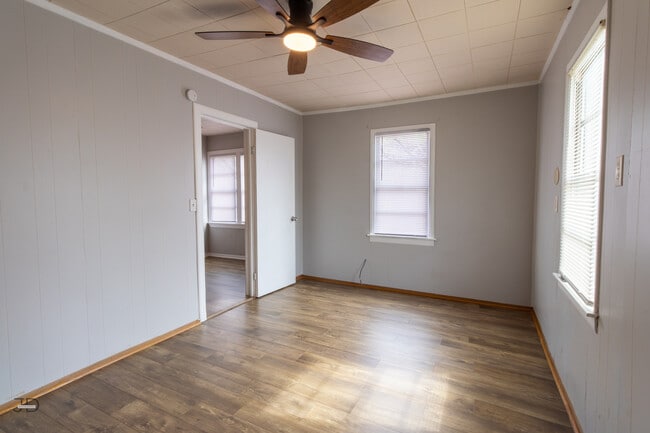 Building Photo - 709 E 1st St