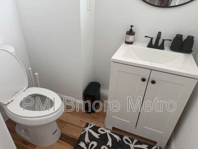 Building Photo - 1756 E North Ave