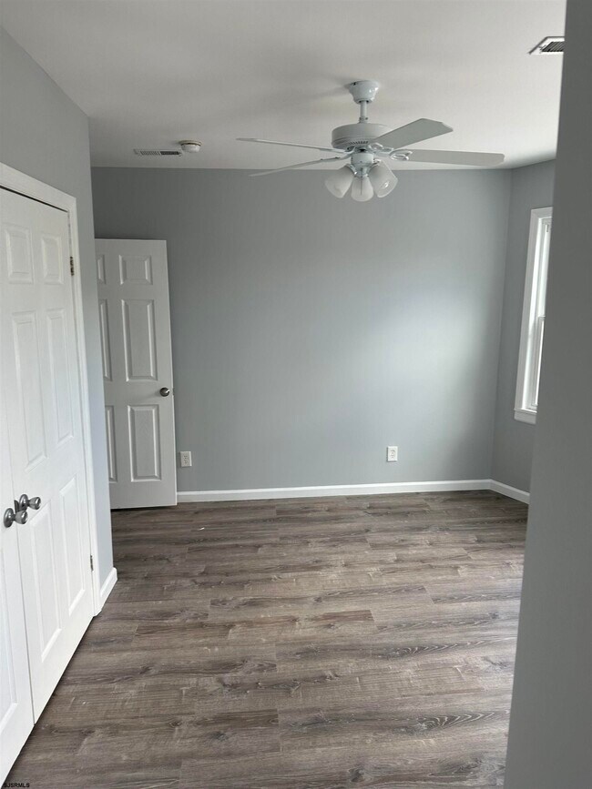 Building Photo - 12 S Jackson Ave