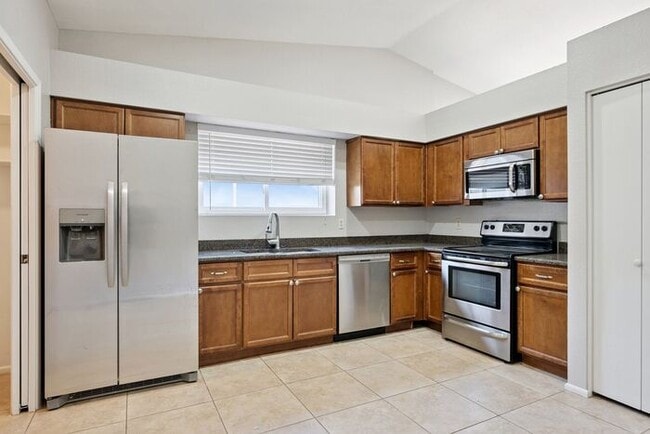 Building Photo - Three bedroom, two bath home!